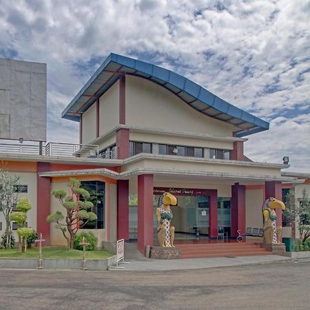 Oyo 89997 Hotel Bumi Kedaton Waterpark Bandar Lampung Kültér fotó