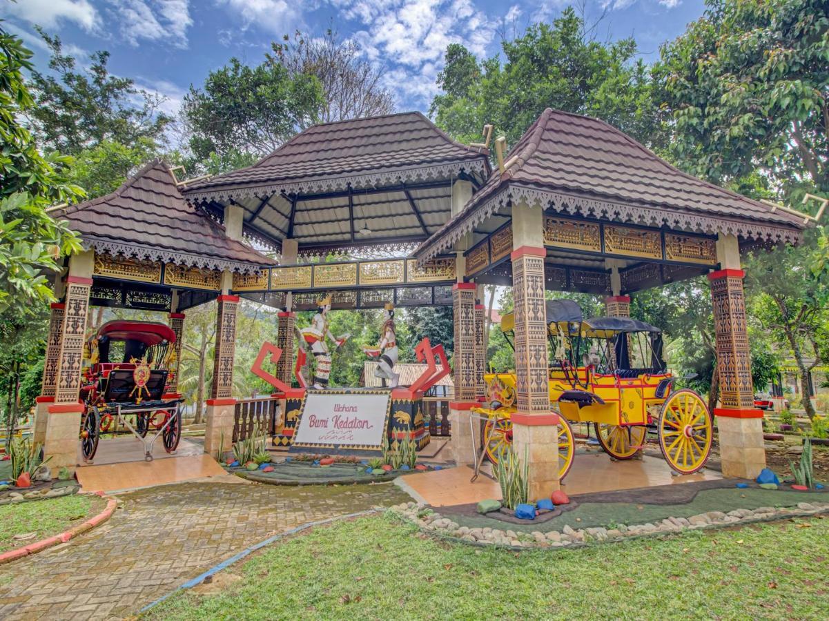Oyo 89997 Hotel Bumi Kedaton Waterpark Bandar Lampung Kültér fotó