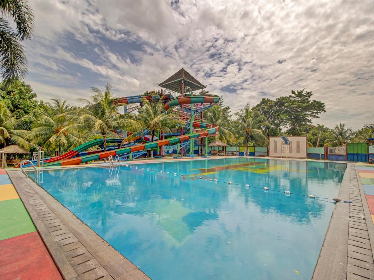 Oyo 89997 Hotel Bumi Kedaton Waterpark Bandar Lampung Kültér fotó