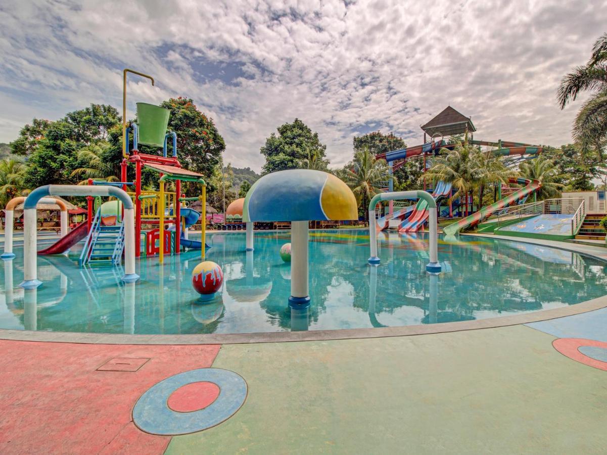 Oyo 89997 Hotel Bumi Kedaton Waterpark Bandar Lampung Kültér fotó