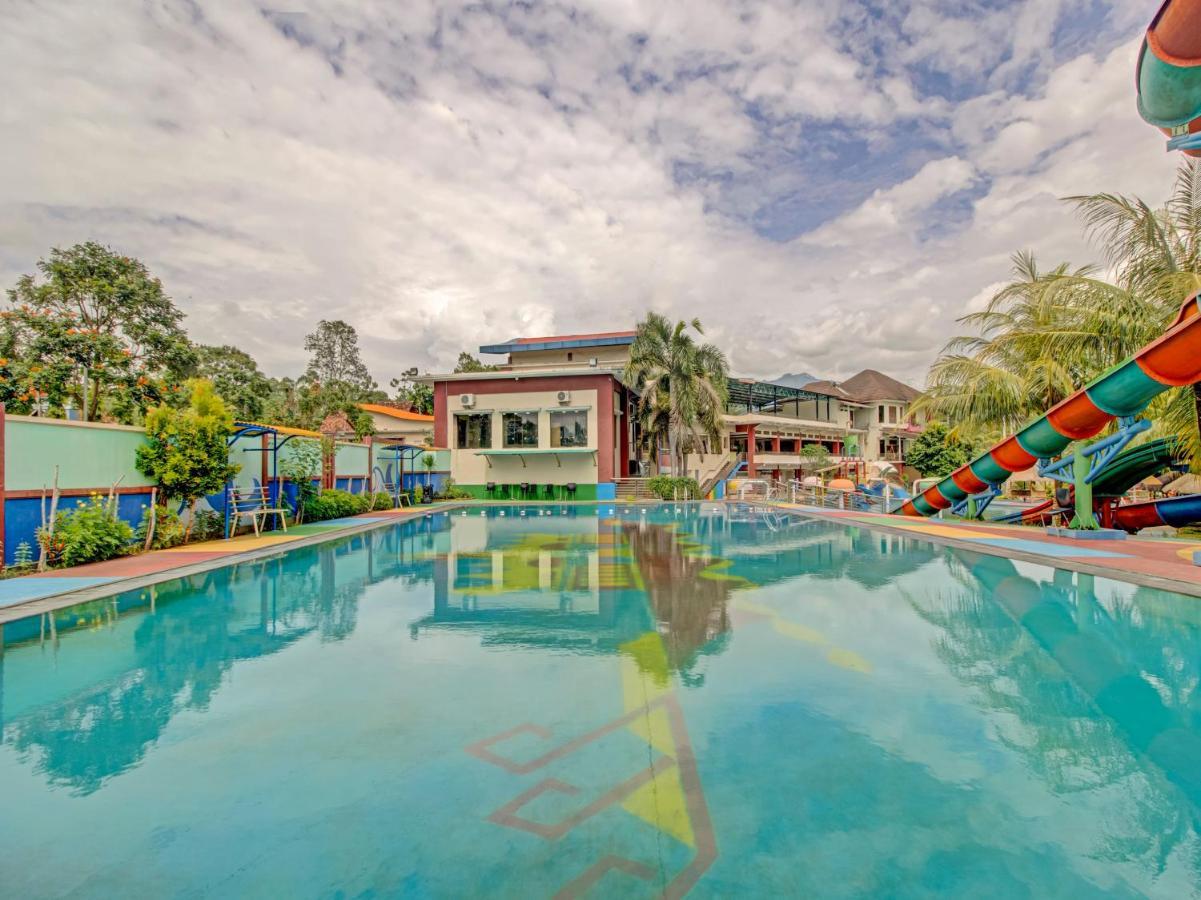 Oyo 89997 Hotel Bumi Kedaton Waterpark Bandar Lampung Kültér fotó