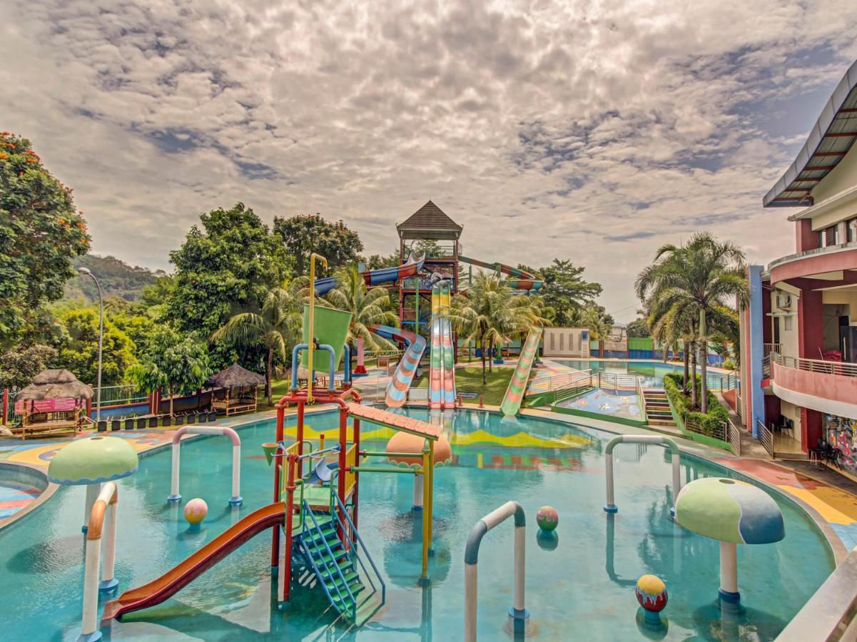 Oyo 89997 Hotel Bumi Kedaton Waterpark Bandar Lampung Kültér fotó